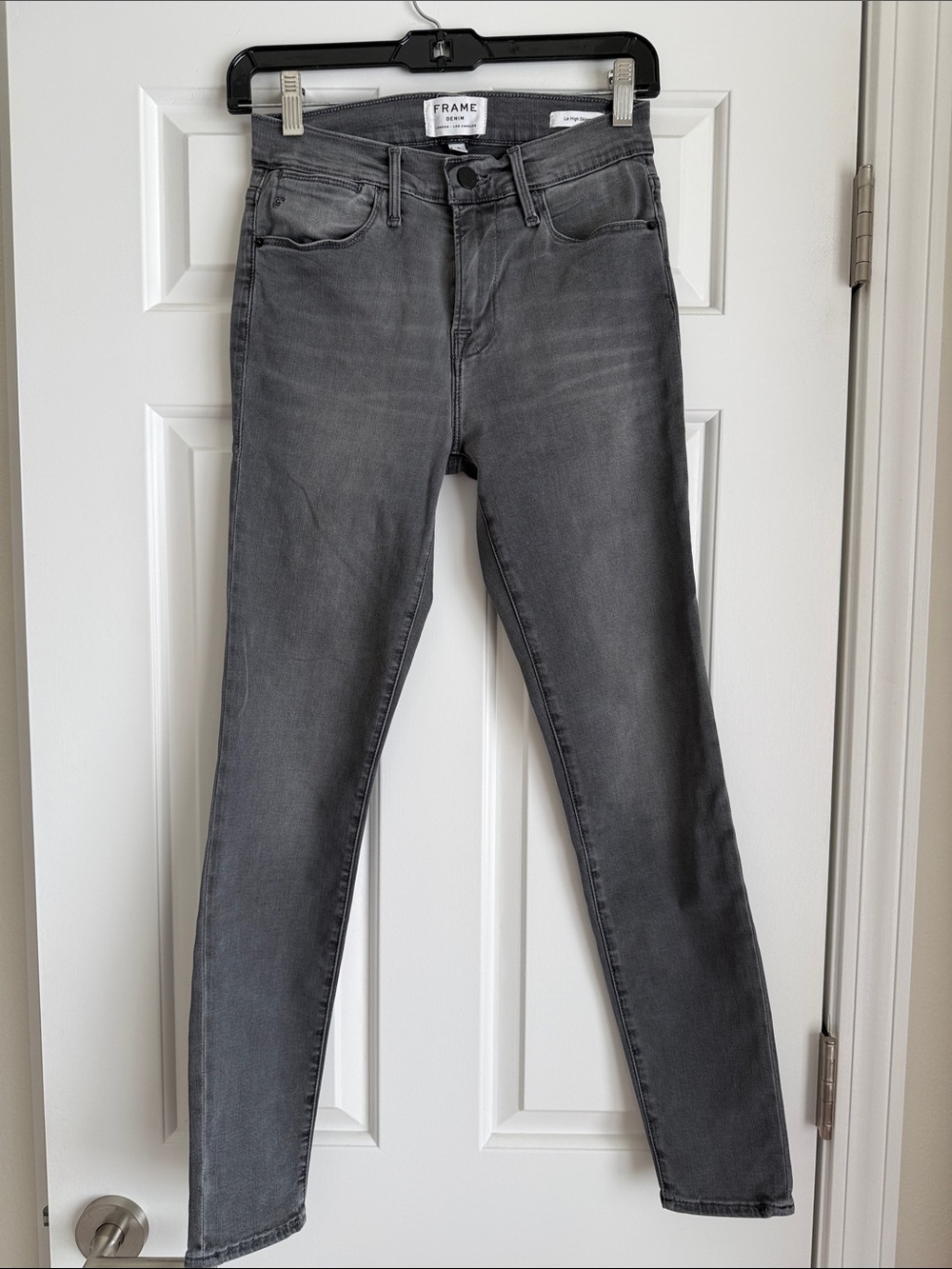 Frame Denim Le High Skinny in Gray. Size 26.